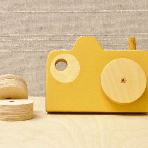 Okeren houten camera